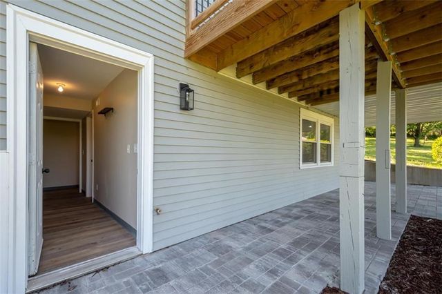 820 E 1000 Road, Lawrence, KS 66047