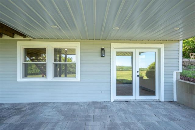 820 E 1000 Road, Lawrence, KS 66047