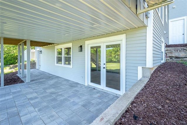 820 E 1000 Road, Lawrence, KS 66047