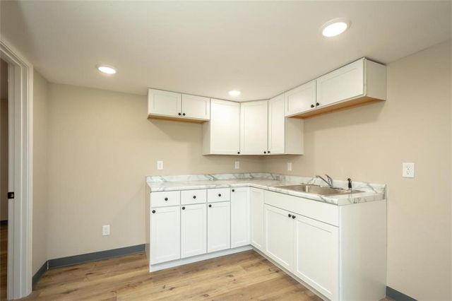 820 E 1000 Road, Lawrence, KS 66047