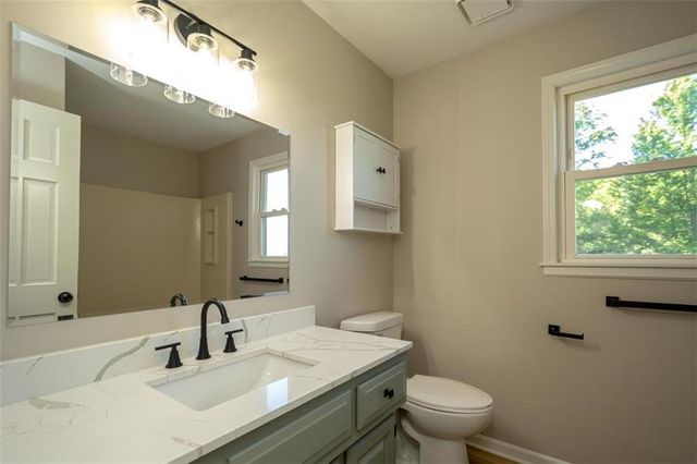 820 E 1000 Road, Lawrence, KS 66047