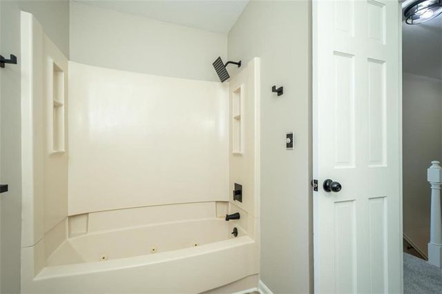 820 E 1000 Road, Lawrence, KS 66047