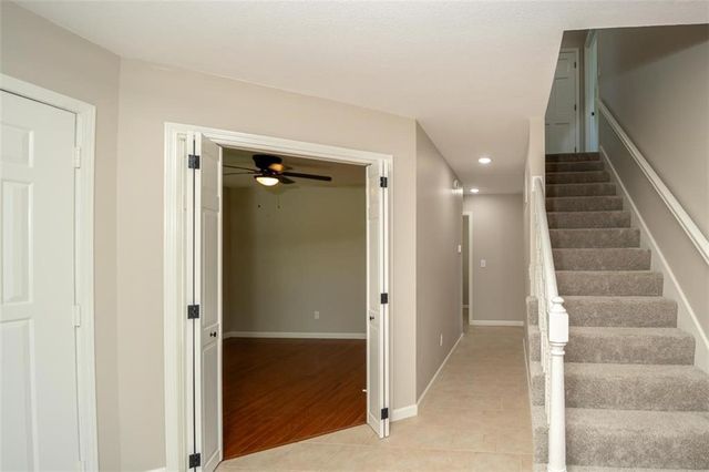 820 E 1000 Road, Lawrence, KS 66047