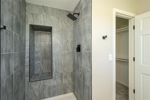 820 E 1000 Road, Lawrence, KS 66047