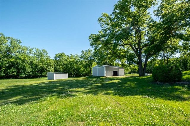 820 E 1000 Road, Lawrence, KS 66047