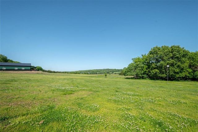 820 E 1000 Road, Lawrence, KS 66047