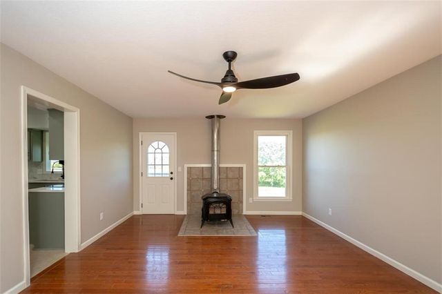 820 E 1000 Road, Lawrence, KS 66047