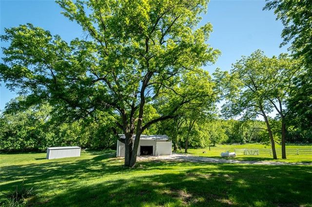 820 E 1000 Road, Lawrence, KS 66047