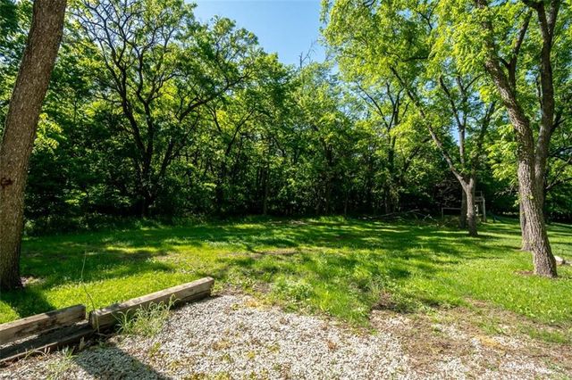 820 E 1000 Road, Lawrence, KS 66047