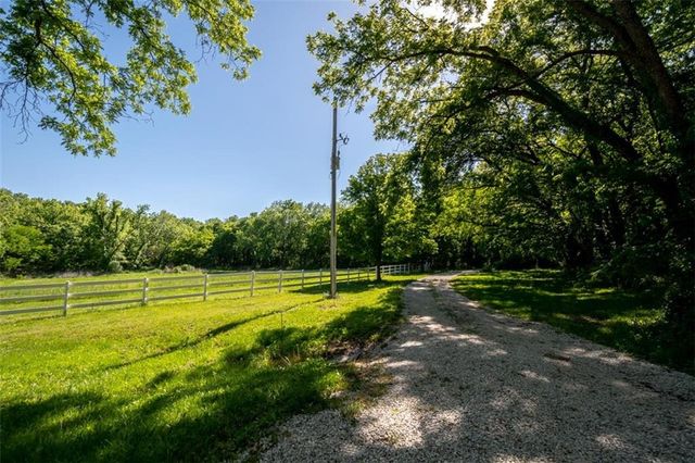 820 E 1000 Road, Lawrence, KS 66047