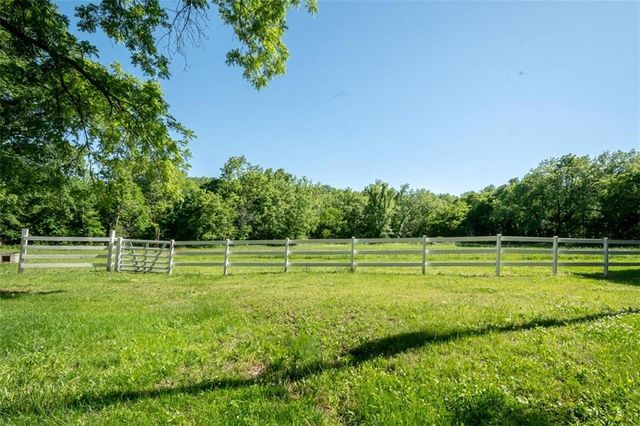 820 E 1000 Road, Lawrence, KS 66047