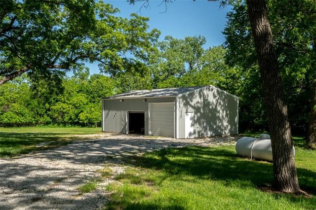 820 E 1000 Road, Lawrence, KS 66047