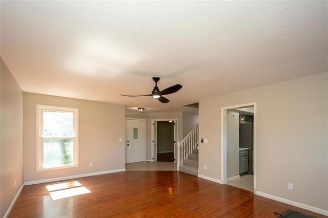 820 E 1000 Road, Lawrence, KS 66047