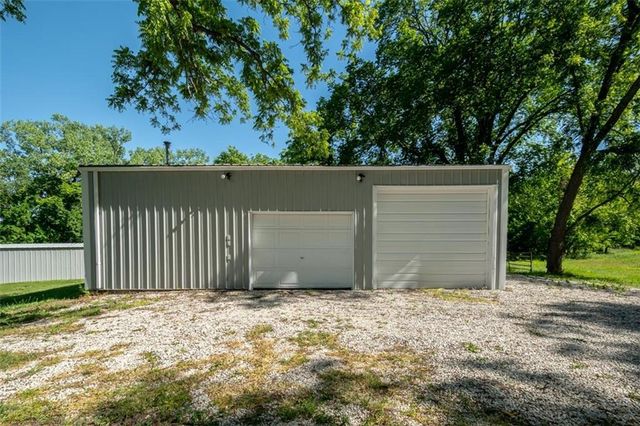 820 E 1000 Road, Lawrence, KS 66047
