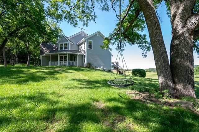 820 E 1000 Road, Lawrence, KS 66047