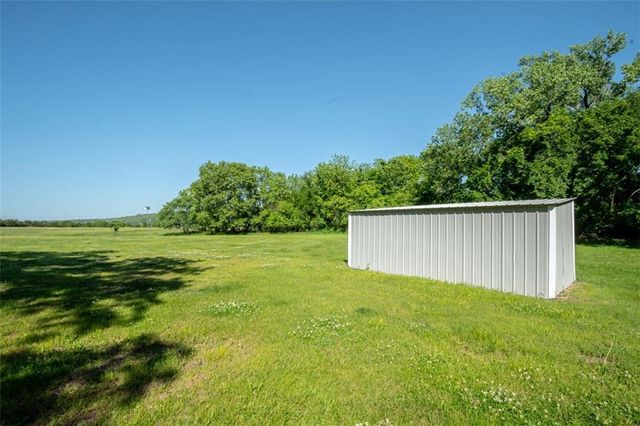 820 E 1000 Road, Lawrence, KS 66047