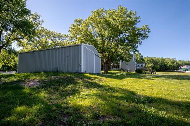 820 E 1000 Road, Lawrence, KS 66047