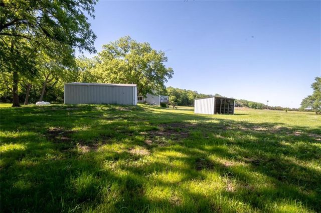 820 E 1000 Road, Lawrence, KS 66047