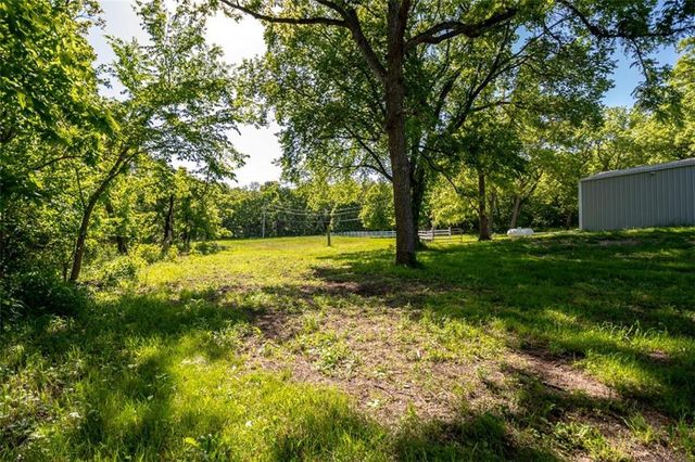820 E 1000 Road, Lawrence, KS 66047