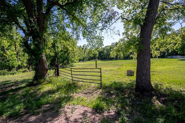 820 E 1000 Road, Lawrence, KS 66047