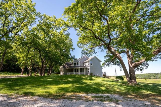 820 E 1000 Road, Lawrence, KS 66047