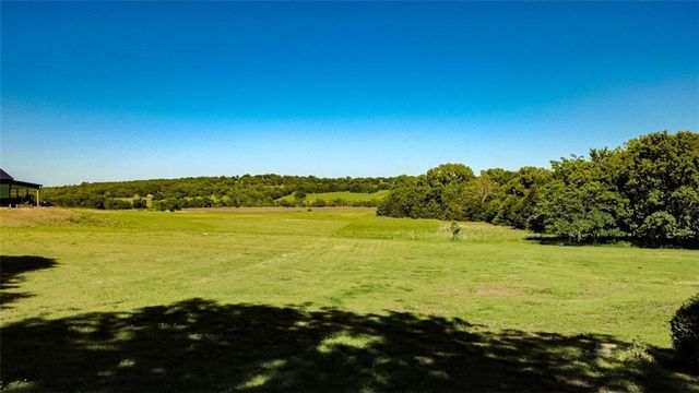 820 E 1000 Road, Lawrence, KS 66047