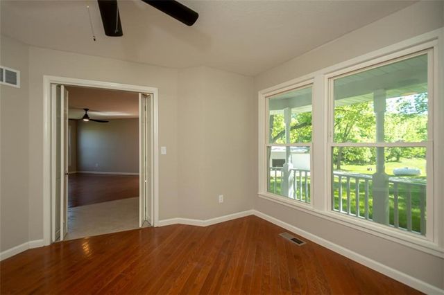 820 E 1000 Road, Lawrence, KS 66047