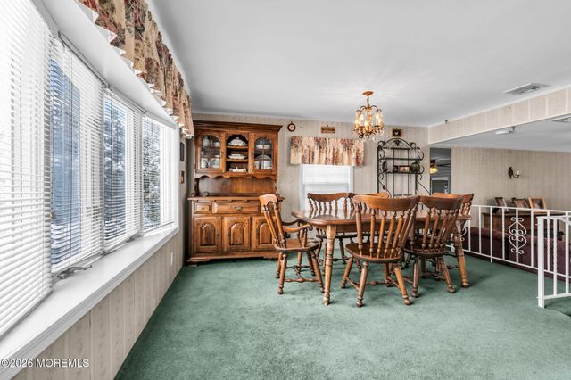 17 Crestview Drive, Middletown, NJ 07748