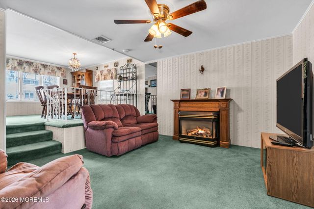 17 Crestview Drive, Middletown, NJ 07748