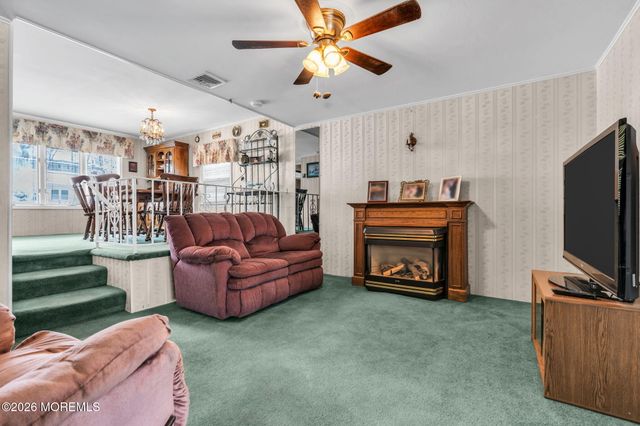 17 Crestview Drive, Middletown, NJ 07748