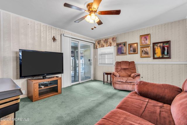 17 Crestview Drive, Middletown, NJ 07748