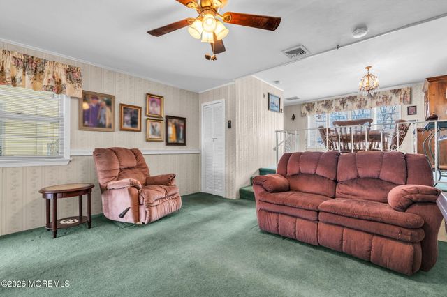 17 Crestview Drive, Middletown, NJ 07748