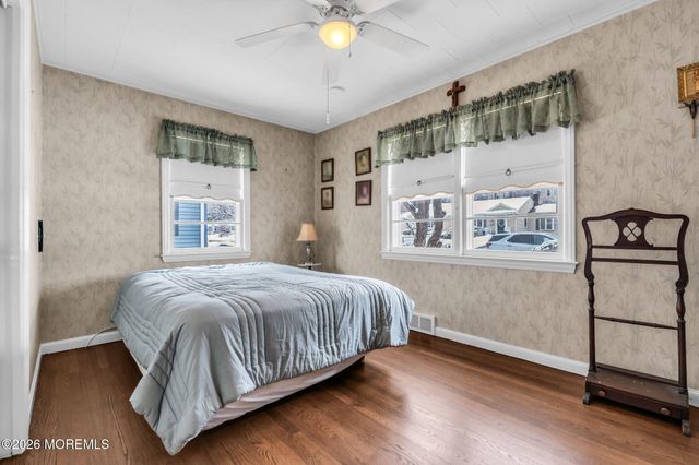 17 Crestview Drive, Middletown, NJ 07748