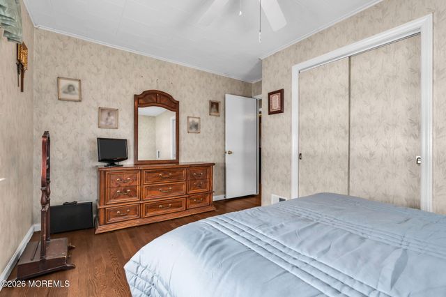 17 Crestview Drive, Middletown, NJ 07748