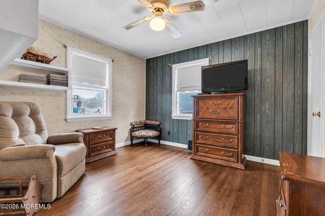 17 Crestview Drive, Middletown, NJ 07748