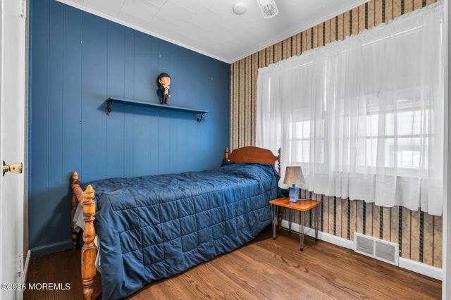 17 Crestview Drive, Middletown, NJ 07748