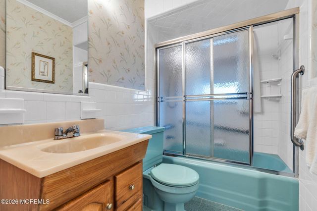 17 Crestview Drive, Middletown, NJ 07748