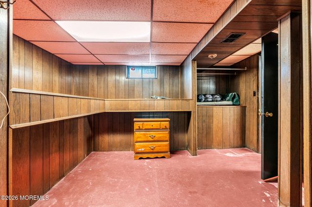 17 Crestview Drive, Middletown, NJ 07748