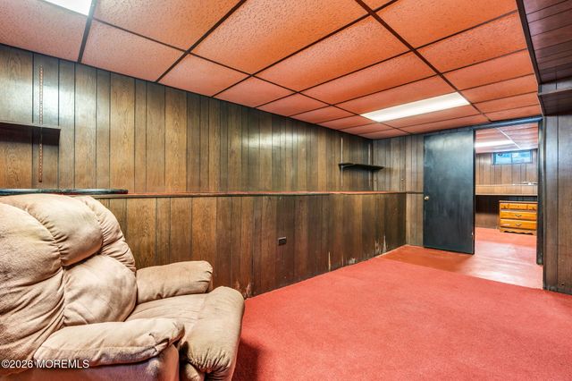 17 Crestview Drive, Middletown, NJ 07748