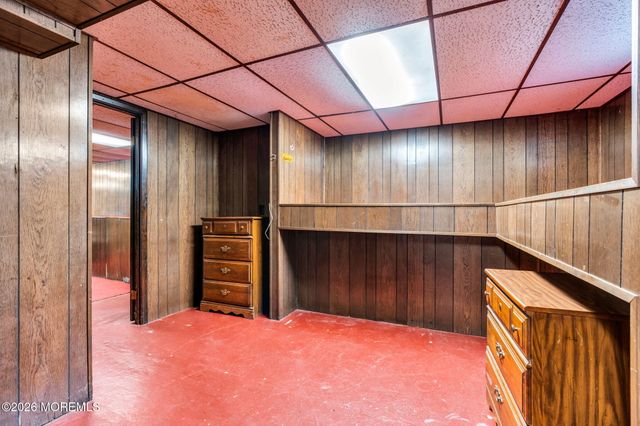 17 Crestview Drive, Middletown, NJ 07748