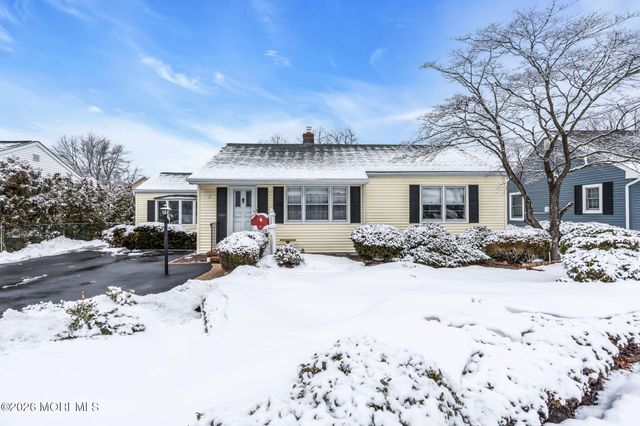 17 Crestview Drive, Middletown, NJ 07748