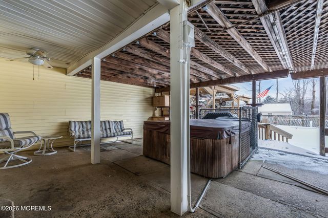 17 Crestview Drive, Middletown, NJ 07748