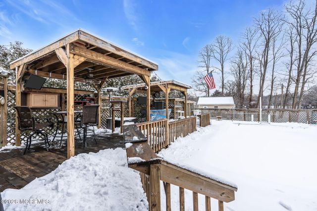 17 Crestview Drive, Middletown, NJ 07748