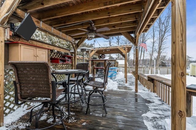 17 Crestview Drive, Middletown, NJ 07748