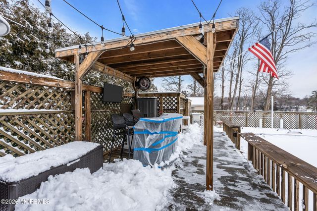 17 Crestview Drive, Middletown, NJ 07748