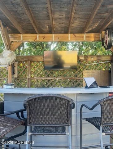 17 Crestview Drive, Middletown, NJ 07748