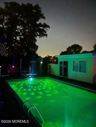 17 Crestview Drive, Middletown, NJ 07748