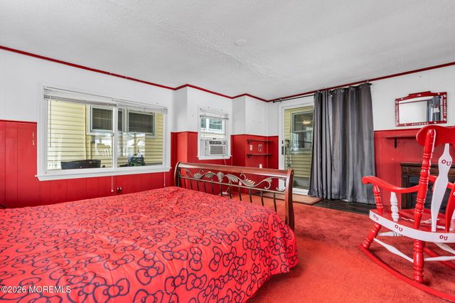 17 Crestview Drive, Middletown, NJ 07748