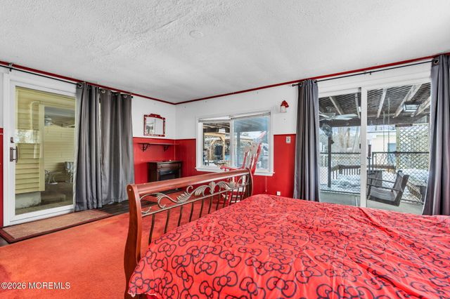 17 Crestview Drive, Middletown, NJ 07748