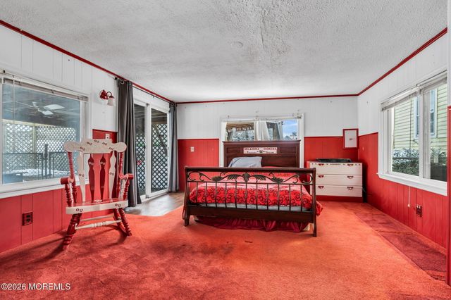 17 Crestview Drive, Middletown, NJ 07748